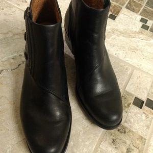 Gently (barely) worn women's size 8.5 Ariat Boots